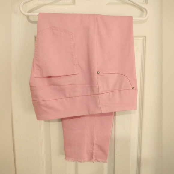 Ruby Rd. Pink Capris - Picture 1 of 1